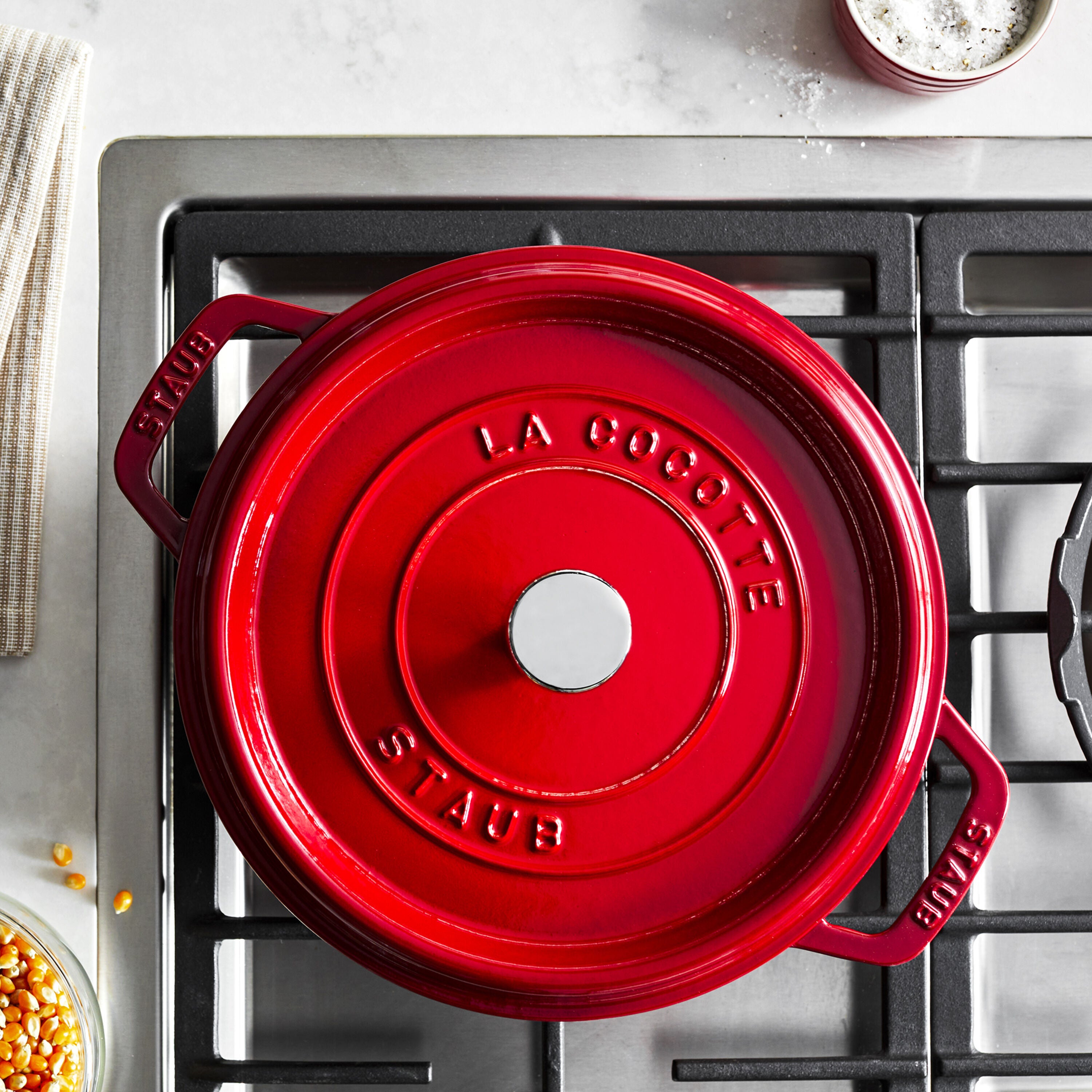 Staub La Cocotte 24 cm Cherry gusana šerpa sa poklopcem